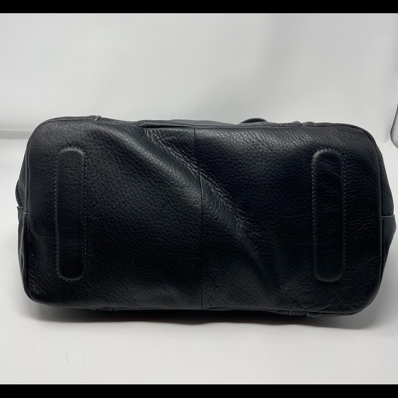 Liz Claiborne Pebbled Leather Satchel🖤 - Picture 8 of 16